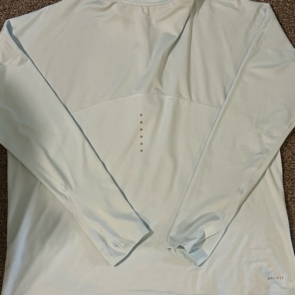 Nike activewear top. In good condition. Nike running - Picture 2 of 3